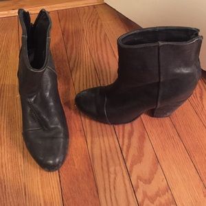 Rag & Bone size 6 Classic Newbury Booties black
