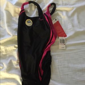 Size 32 speedo extra life Lycra swim suit