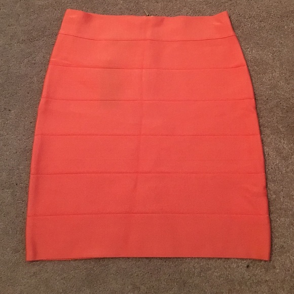 UNWORN BEBE BANDAGE SKIRT TAG ATTACHED