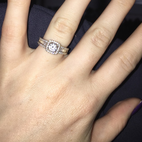 Promise ring - Picture 1 of 3