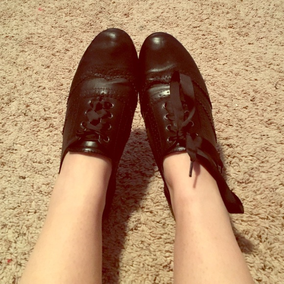 Black Oxford shoes