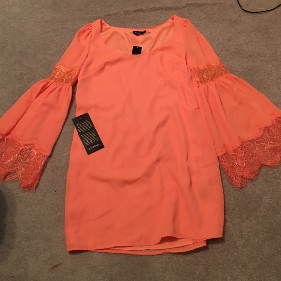 UNWORN BEBE ANGEL SLEEVE DRESS