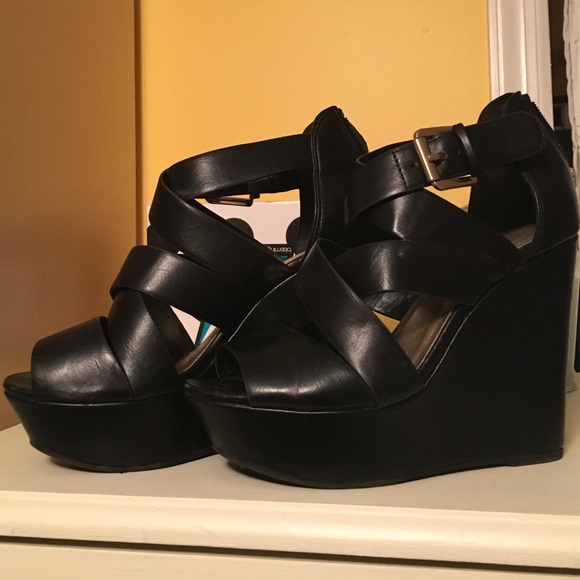 Black wedges