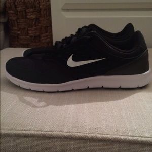 Nike Walking Sneaker