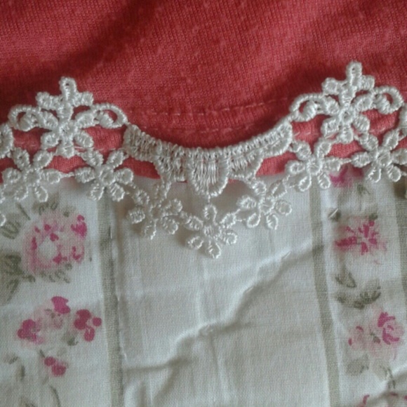 Coral crop top with flower detailing - Picture 2 of 2