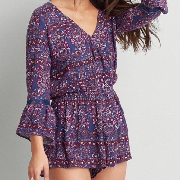 Size 6 Aerie bell sleeved romper