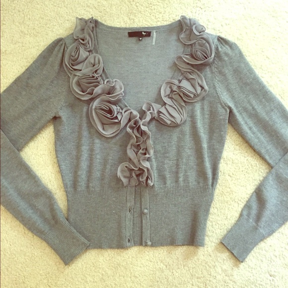 NWOT--ADORABLE gray cardigan