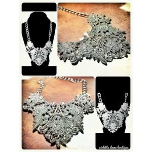 🎀Silver Floral Bib Statement Chain Necklace🎀