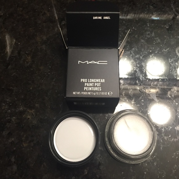 MAC pro long wear paint pot in chrome angel