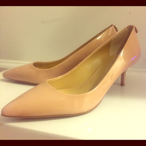 Michael Kors kitten pump