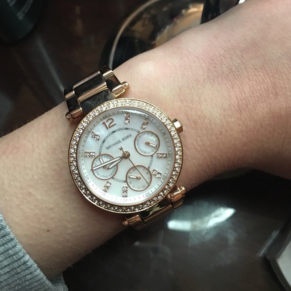 Rose Gold Michael Kors watch!! - Picture 3 of 4