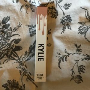 Kylie Cosmetics gloss in "so cute"