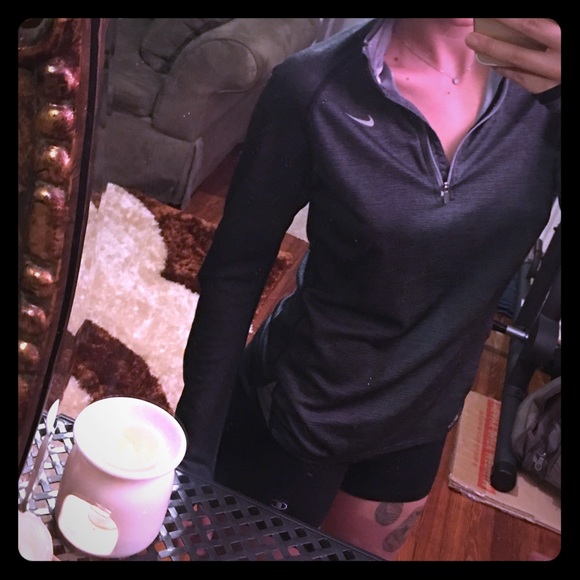 Nike long sleeve shirt ✔️