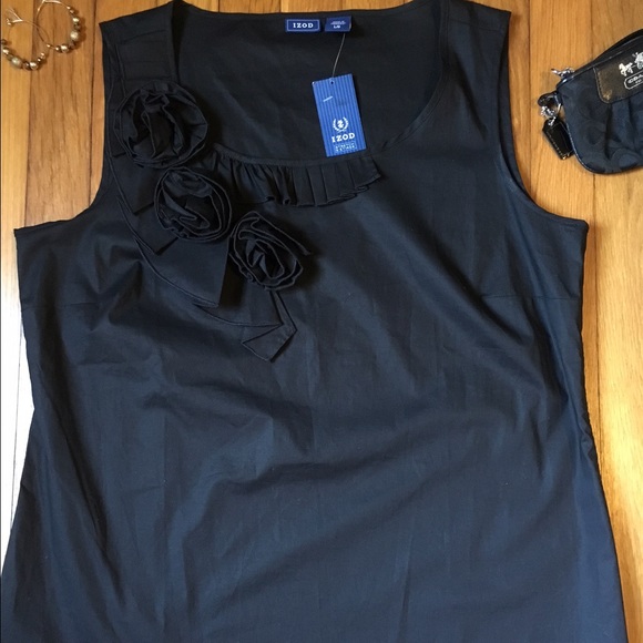 IZOD new with tags fabric flower top!