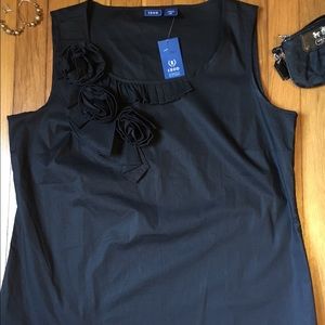 IZOD new with tags fabric flower top!