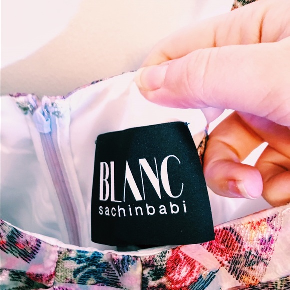 Floral above-knee spaghetti strap dress w/Pockets! - Picture 3 of 3