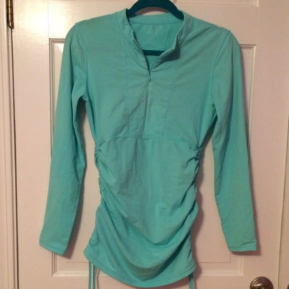Athleta rash guard with adjustable side cinching