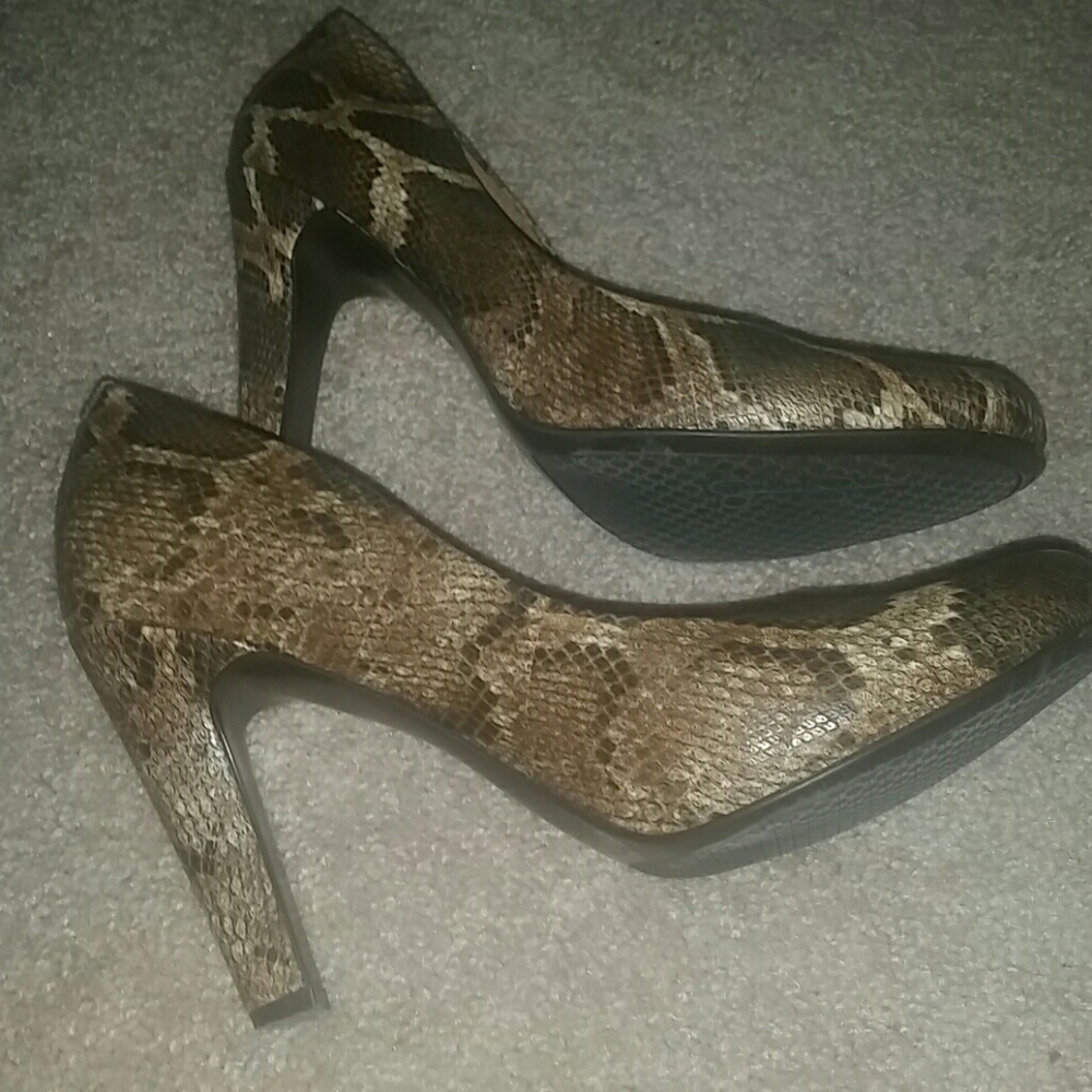 Jessica Simpson heels - Picture 2 of 3