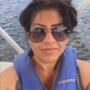 Meet your Posher, Alejandra