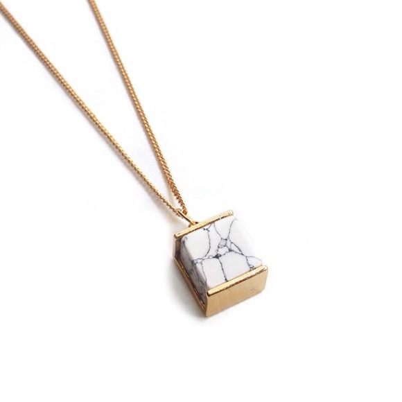 Back in stock White marble necklace - Picture 2 of 3