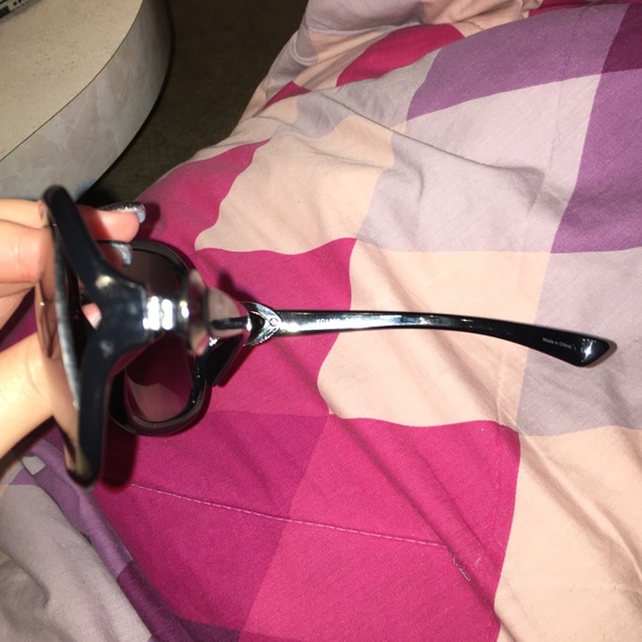 Kenneth Cole Reaction Sunglasses - Picture 3 of 3