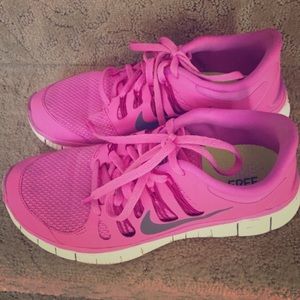 Pink nike shoes!!💕💕💕💕