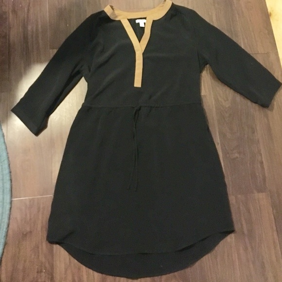 Old Navy beige and black drawstring waist dress