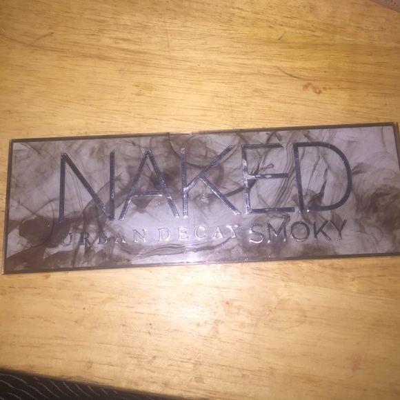Naked Smokey Pallet