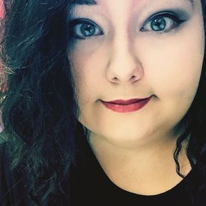 Meet your Posher, Becca