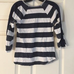 👩🤗Three Children's tops priced for a sale! 🎉