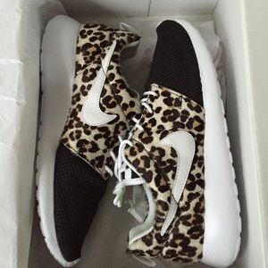 Nike Roshe Runner Fashion Sneaker