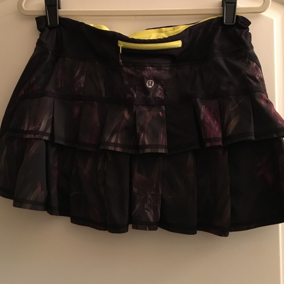 Lululemon. Great condition. Doesn't fit me.