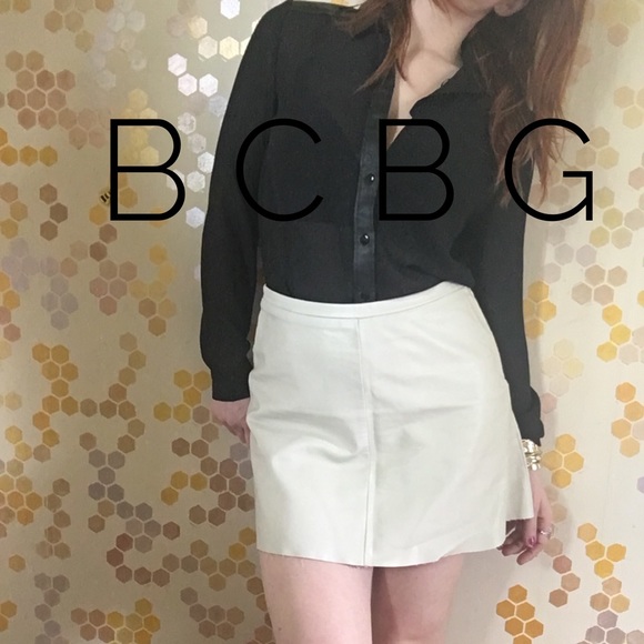 Faux Leather cream A-line skirt. Size Small