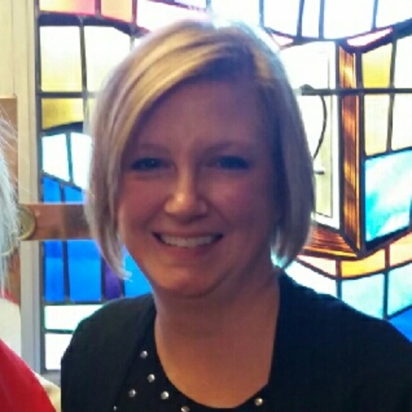 Meet your Posher, Courtney - Picture 2 of 2