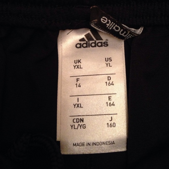 Boys Adidas infared shorts - Picture 3 of 3