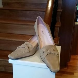 Anne Taylor Suede Taupe Pumps