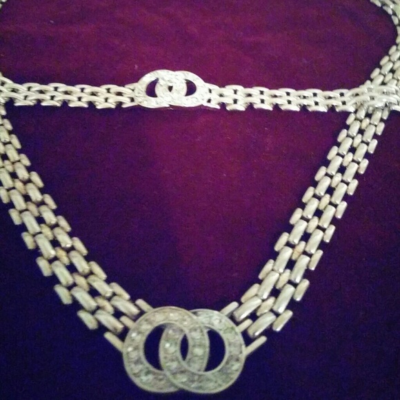 Superb necklace and bracelet set