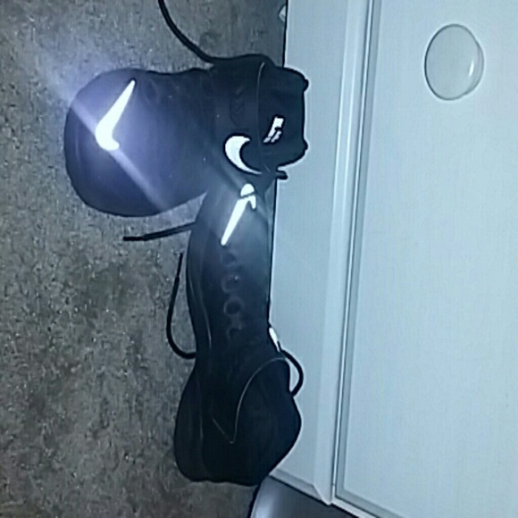 Nike LeBron basketball shoes - Picture 1 of 1