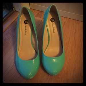 REASONABLE OFFERS ACCEPTED! Green Patent Pumps
