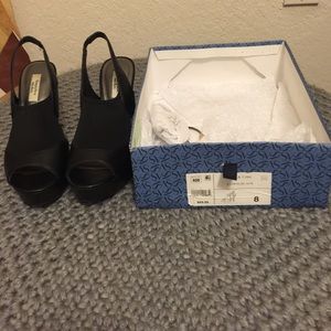 SimplyVera Vera Wang black size 8 heels