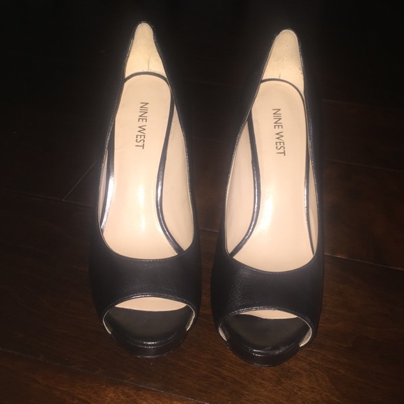 *Worn Once* Nine West Peep Toe Pump - Picture 1 of 3