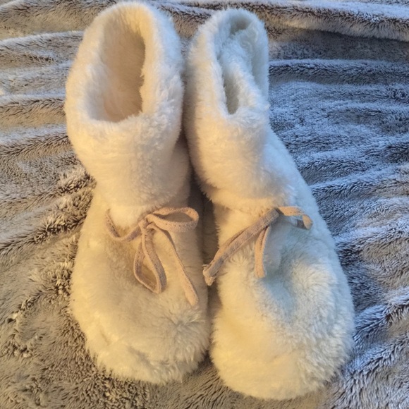 VS fuzzy slippers