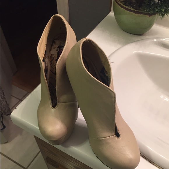 Dollhouse nude bootie heels size 6.5