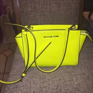 Mini Neon Michael Kors Selma 😍😍😍