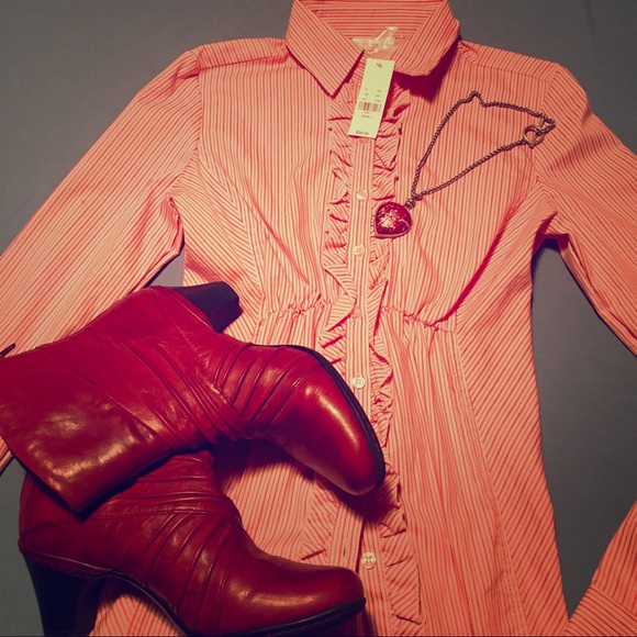 NWT pretty and professional button up