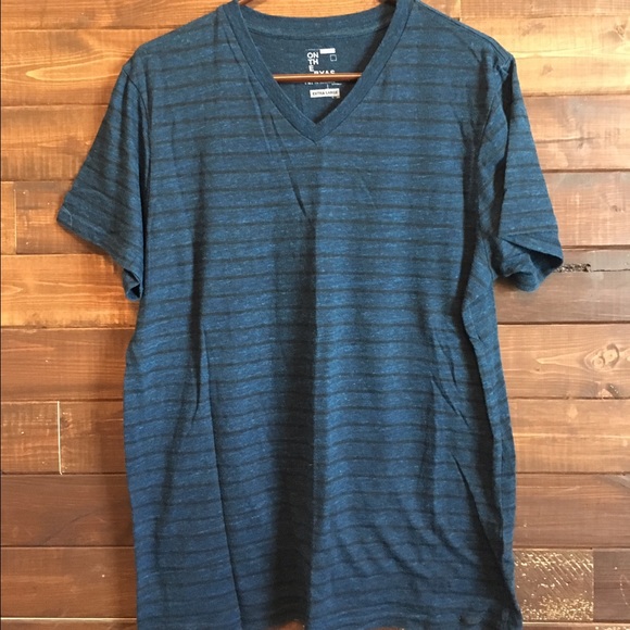 MENS V-neck tee
