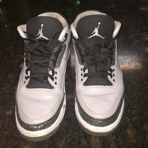 Jordan 3 wolf grey