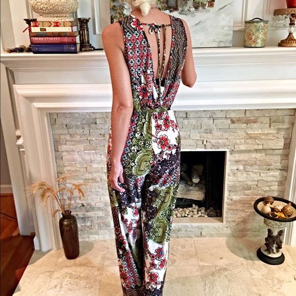 Stunning multicolor jumpsuit!$34 tonight! 👠 - Picture 2 of 3