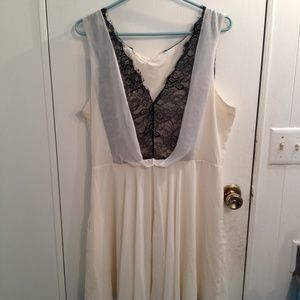 Beautiful lace drape dress size 13