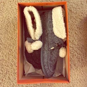 Cute and cozy BRAND NEW Rocket Dog slipper shoes!